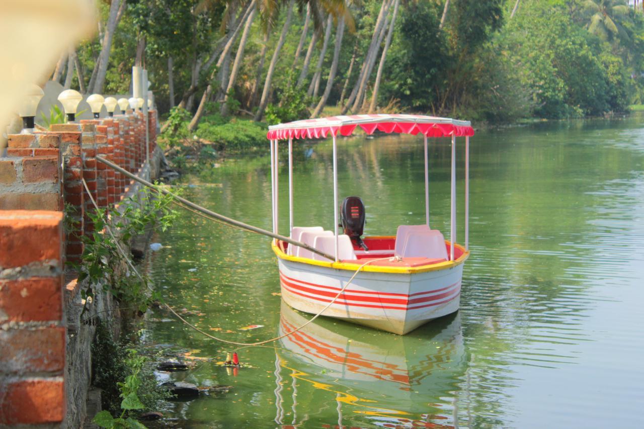 Travancore Island Resort Thiruvananthapuram Esterno foto
